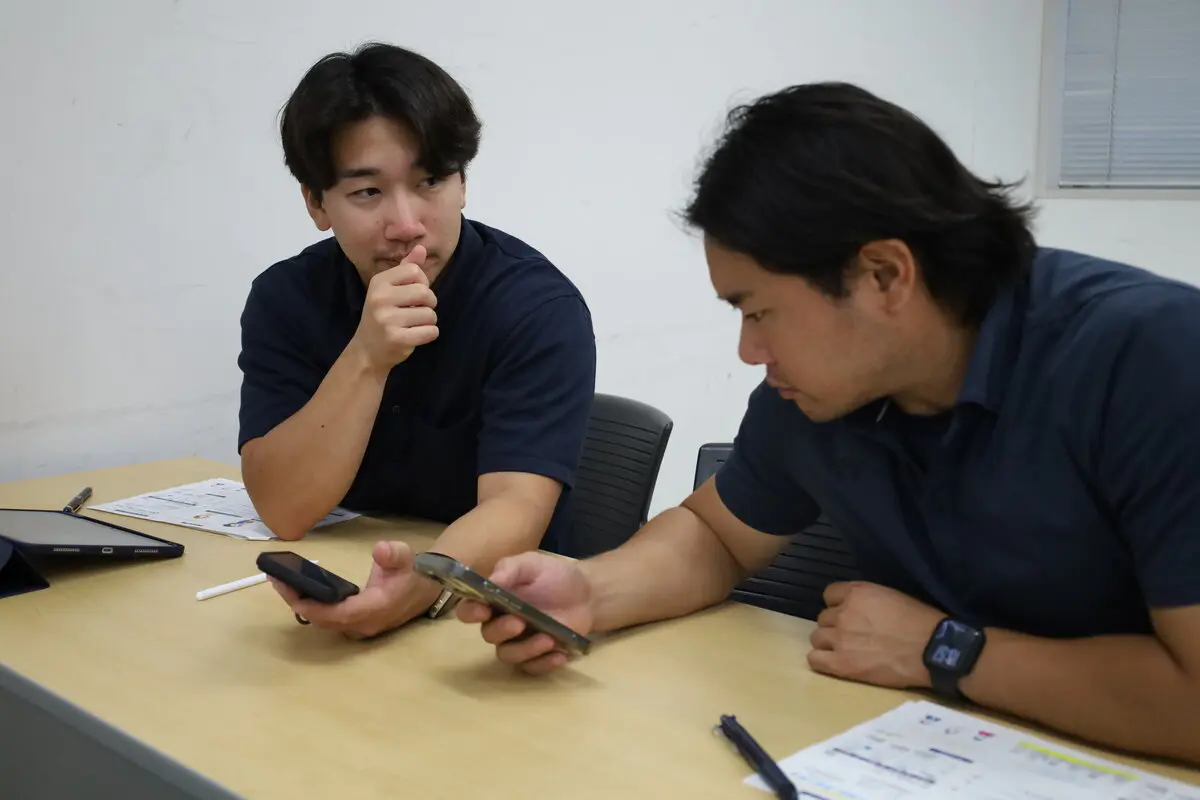 シミュレーション結果について意見交換する参加者ら